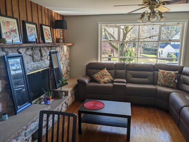 Foto del edificio - 59 Meadow Ln