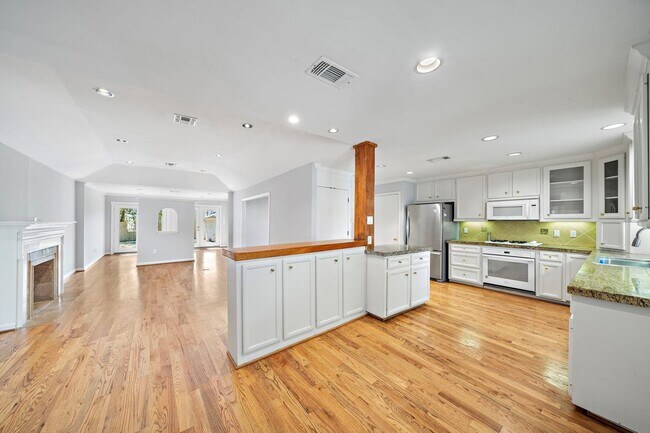 Foto del edificio - 3115 Glen Haven Blvd