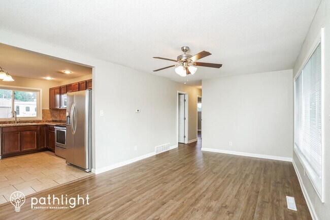 Foto del edificio - 301 Leta Dr, Colorado Springs, CO, 80911