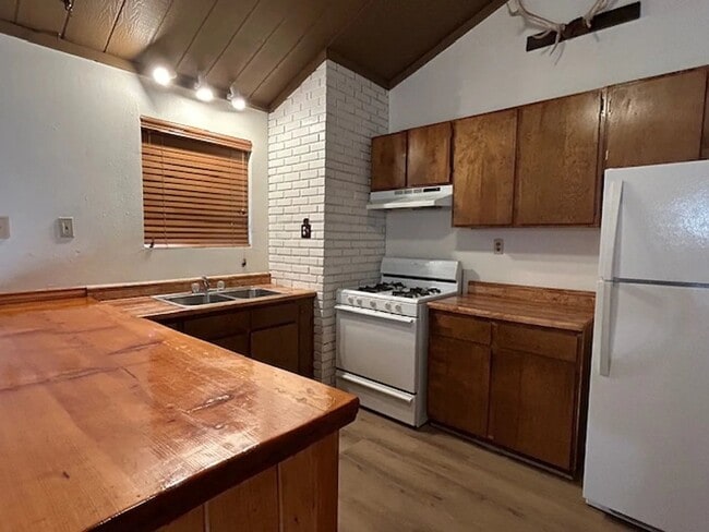 Foto del edificio - 259 Spruce Ln