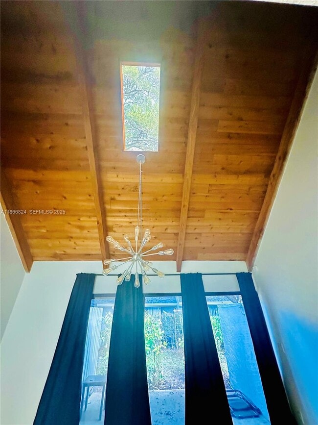 Foto del edificio - 33 Deer Creek Rd