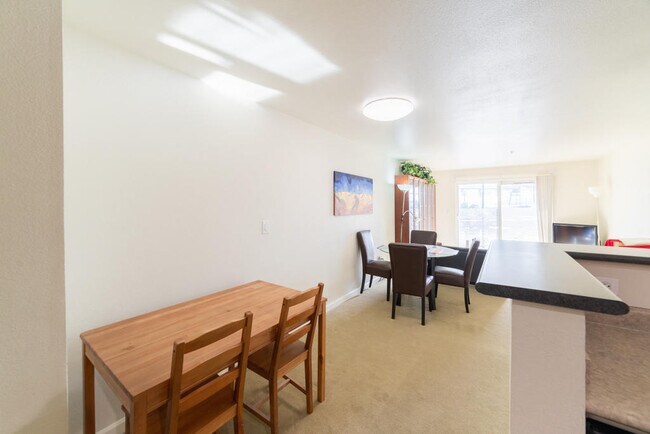 Building Photo - 500 Elliot Ave - 1 bedroom