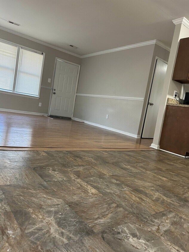 Foto principal - 207 Pine Grove Ave