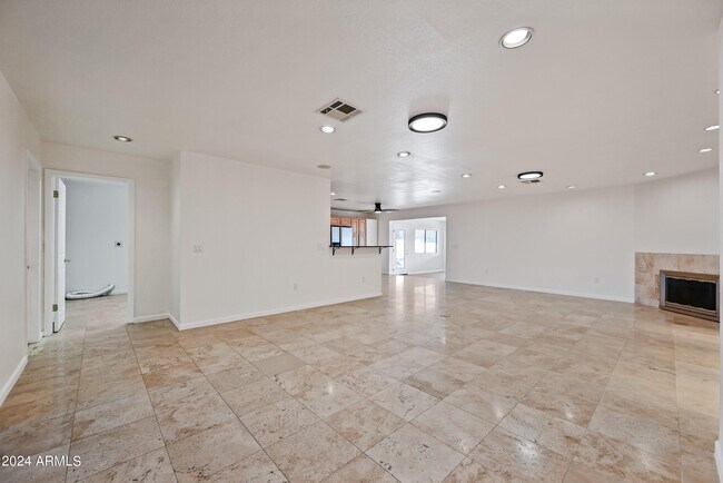 Foto del edificio - 1831 E La Jolla Dr