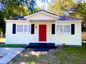 Building Photo - 717 Cornelia Dr