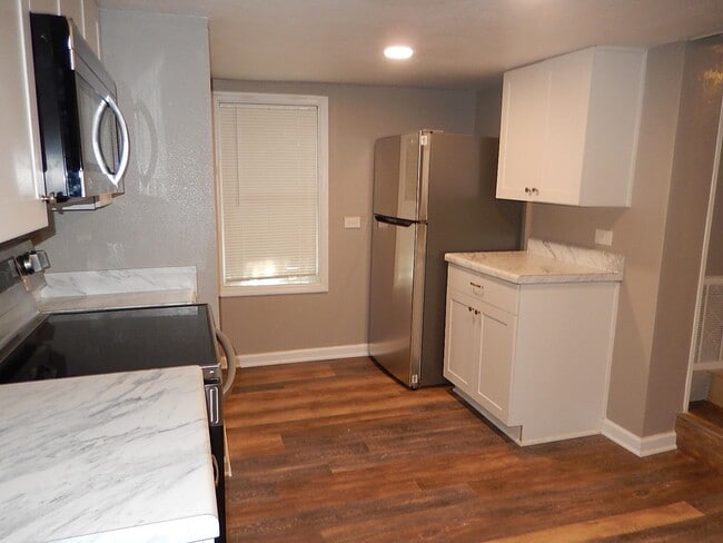 Building Photo - 1529 Elberta Dr