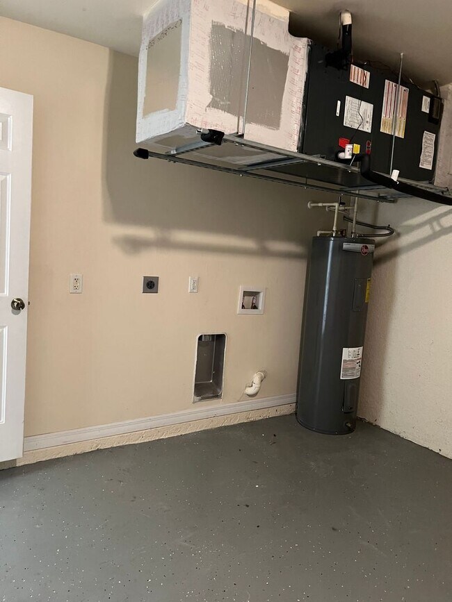 Building Photo - 3BR/2BA  Duplex with Garage | Pet Friendly (small only)| Cape Coral