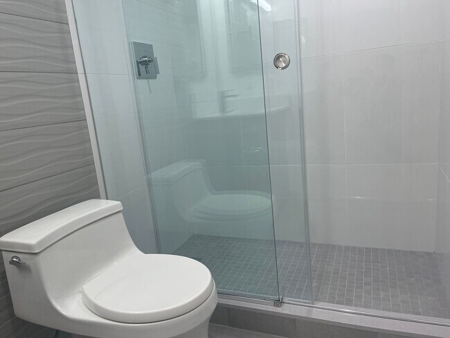 Building Photo - LUXURY 2 BED 2.5 BATH DUPLEX, All New , Laundry in Unit Garage Pool,. Gym 1 free month