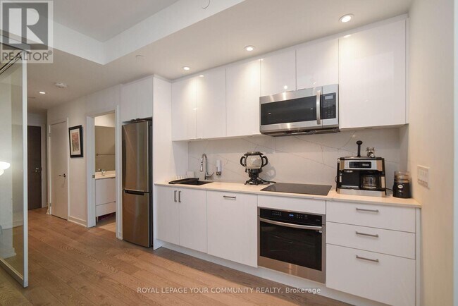 Building Photo - 1928 Lake Shore Blvd W