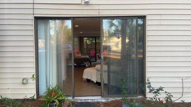 Building Photo - 303 3rd St, Tybee Island, GA