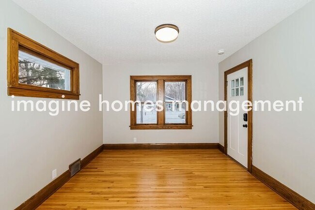 Foto del edificio - 3857 45th Ave S