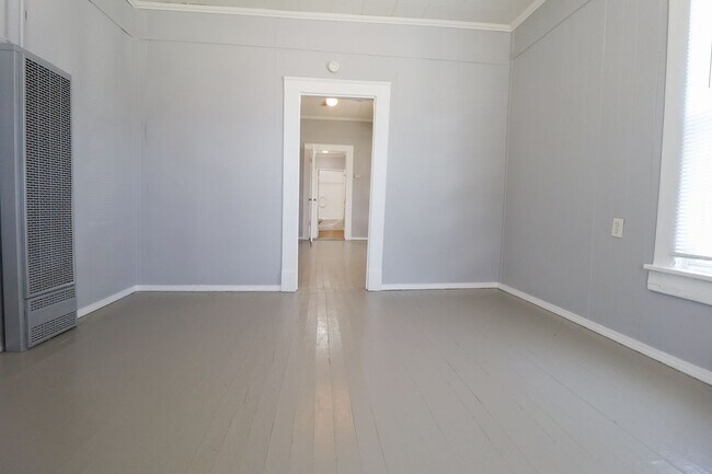 Foto del edificio - E 4th Street Duplex