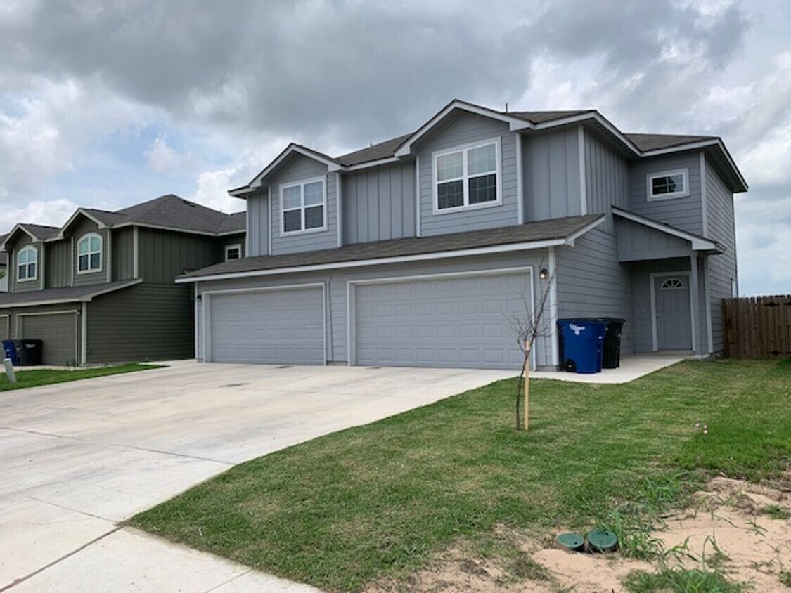 Foto principal - Townhome for rent
