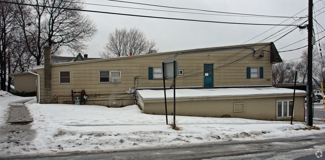 Building Photo - 264 Warren St