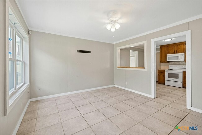 Building Photo - 810 Crockett Dr