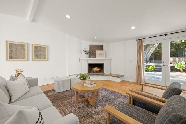 Building Photo - 701 Canada St