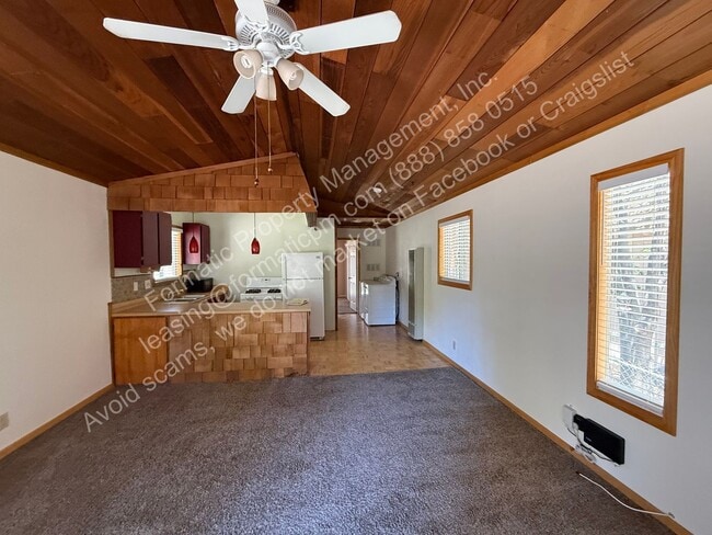 Building Photo - 798 Riverside Ave
