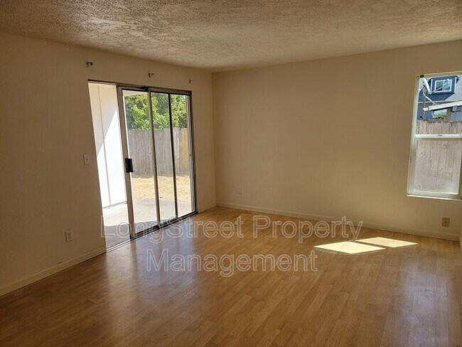 Building Photo - 627 3rd St