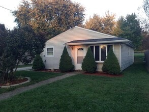 Building Photo - 2730 Dorothy Ave NE