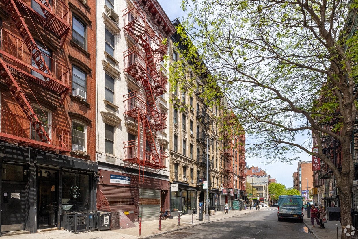 Primary Photo - 135-137 Eldridge St
