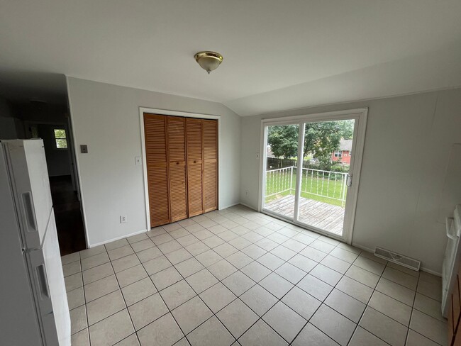 Building Photo - 219 Axtell Ave
