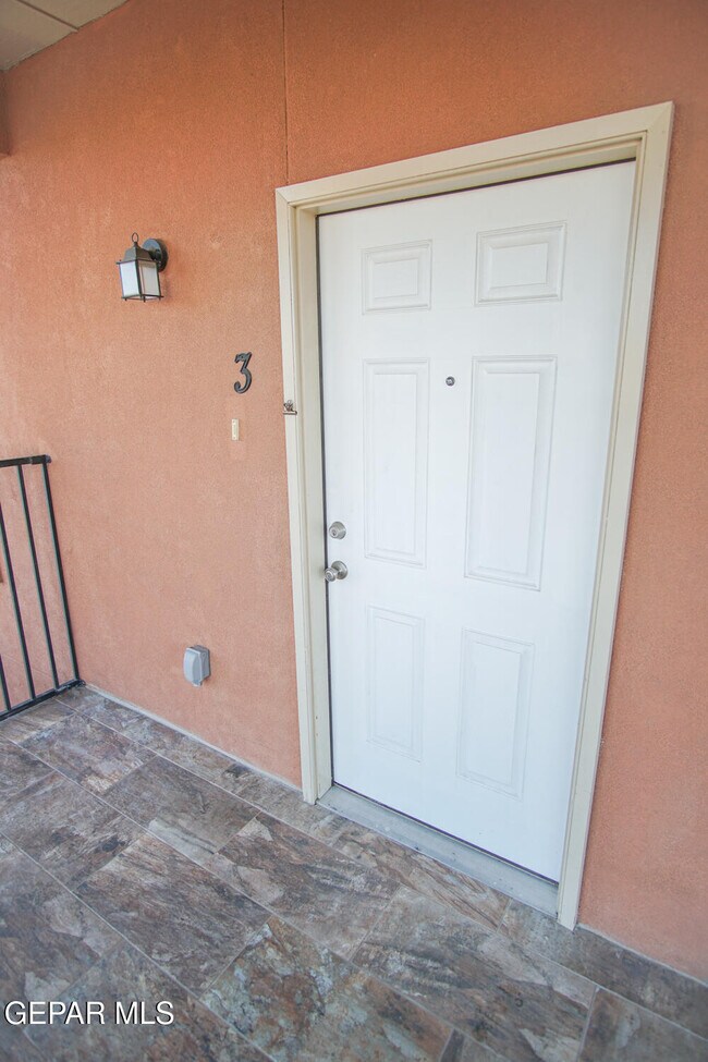 Foto del edificio - 8685 N Loop Dr