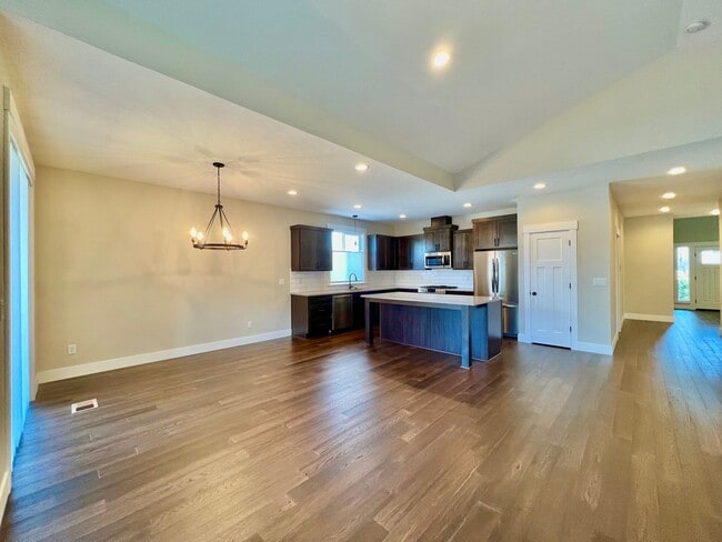 Building Photo - 3 BED+OFFICE/DEN!! STUNNING FLOOR PLAN, HIGH END FINISHES, END LOT!