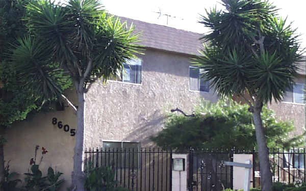 Building Photo - 8605-8609 Cedros Ave