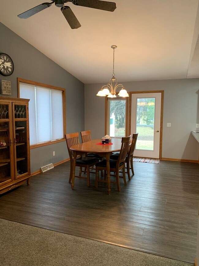 Foto del edificio - Executive 3 Bedroom Home