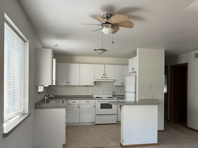 Building Photo - 1110 N 16th Ave