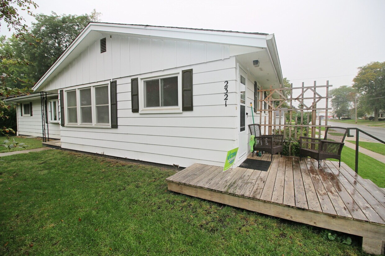 Foto principal - 2321 Burnett Ave