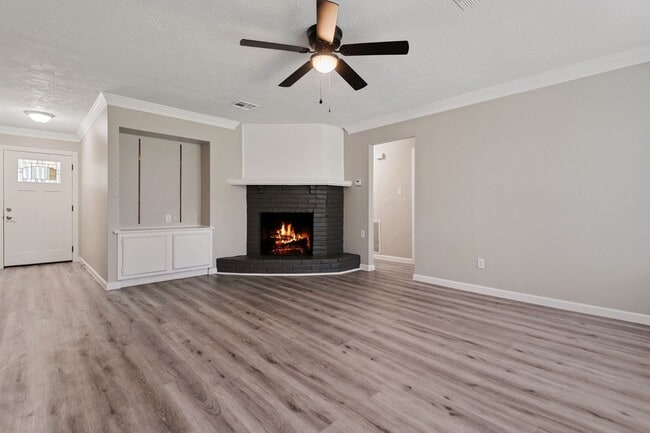 Foto del edificio - 15311 Old Creek Rd