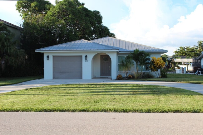 Photo - 217 3rd St House