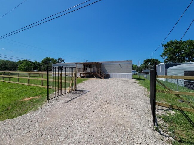 Building Photo - 7501 Primrose St