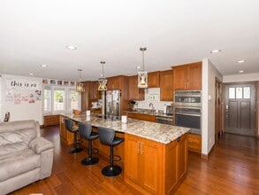 Building Photo - 212 Windward Hills Ave