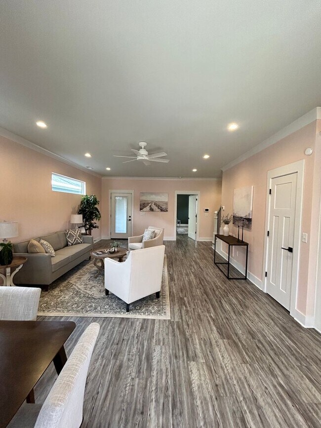 Building Photo - Welcome to a Fun & Vibrant Chattanooga Hom...