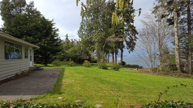 Foto del edificio - 2 bed 1 bath waterfront home, in Sequim