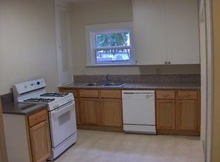 Building Photo - Great two story house