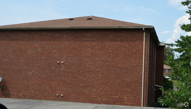 Building Photo - Bridgeway Gardens