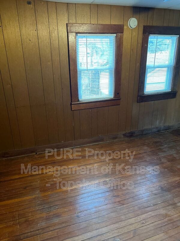 Building Photo - 1220 SW Harvey Pl
