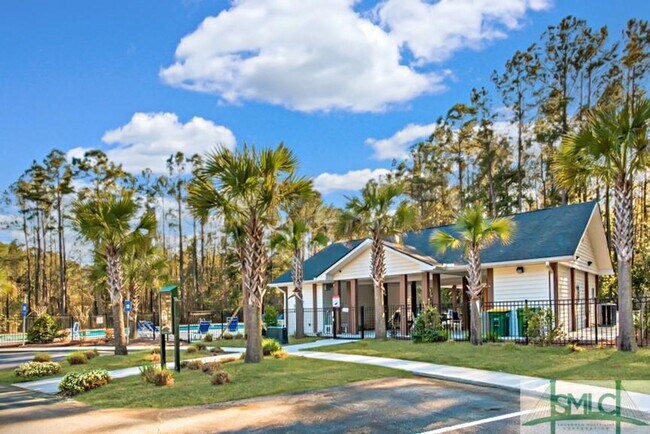 Building Photo - Beautiful Four Bedroom Home in Hunt Club!