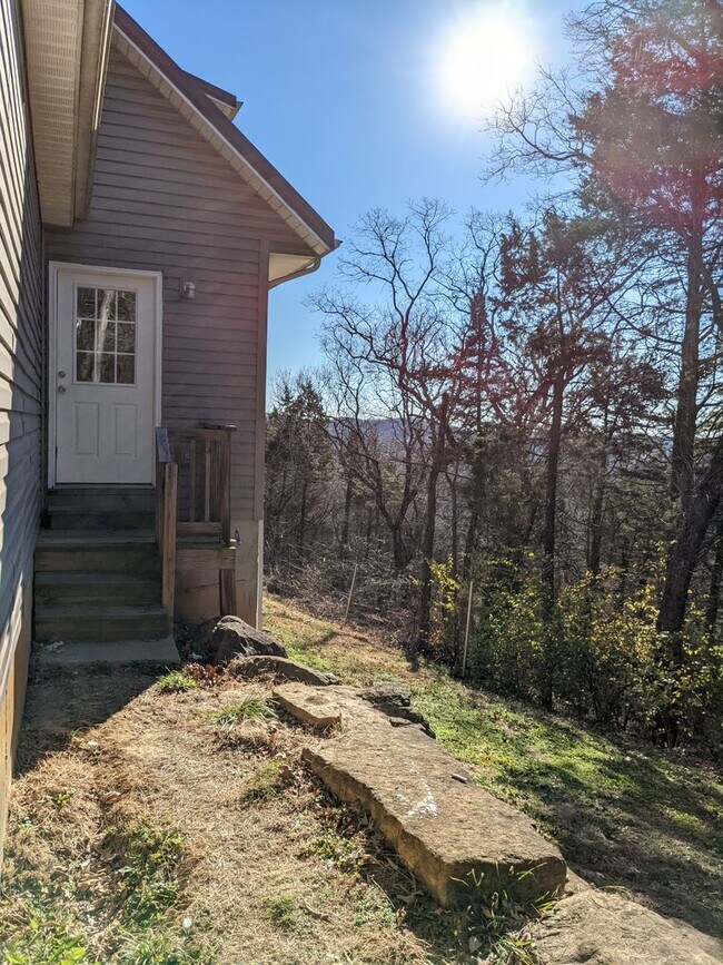Building Photo - Home On 5 Acres Just North of Washington, MO