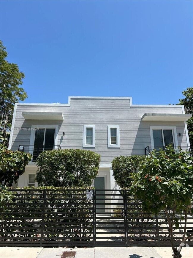 Building Photo - 3823 Thomas Ave
