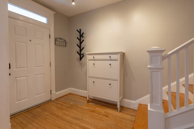 Foto del edificio - 1234 Owen Pl NE