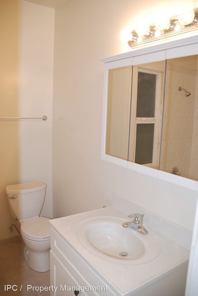 Building Photo - Studio, 1 bath Apartment - 1759 Seminary Ave