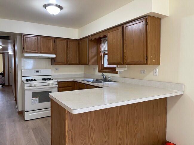 Building Photo - 1341 W 31st St