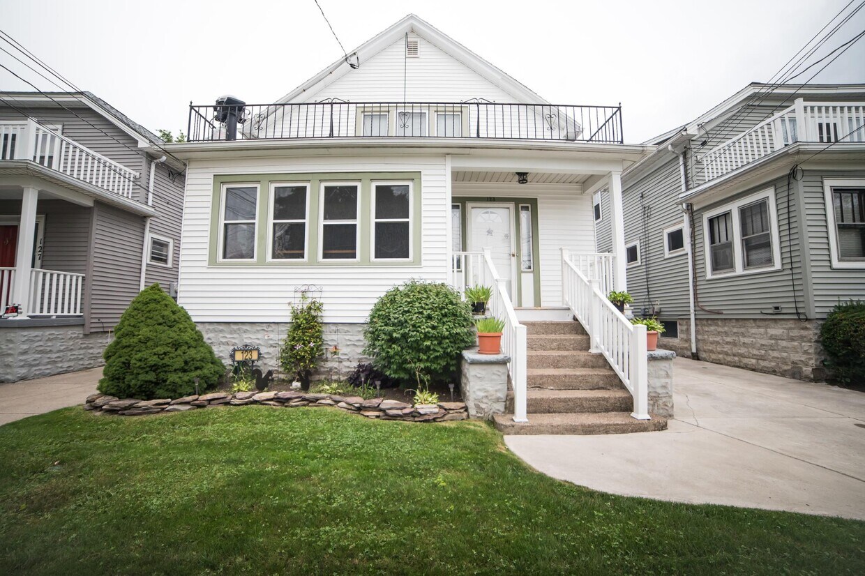 123 Springville Ave, Buffalo, NY 14226 Apartments in Buffalo, NY