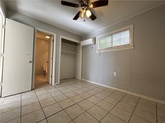 Foto del edificio - 6474 Nicole Ln