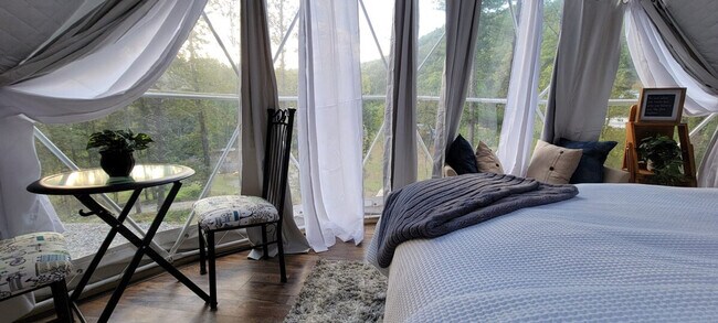 Foto del edificio - 98 Chestnut Cove Rd