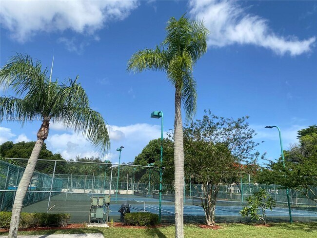 Foto del edificio - 514 Gardens Dr